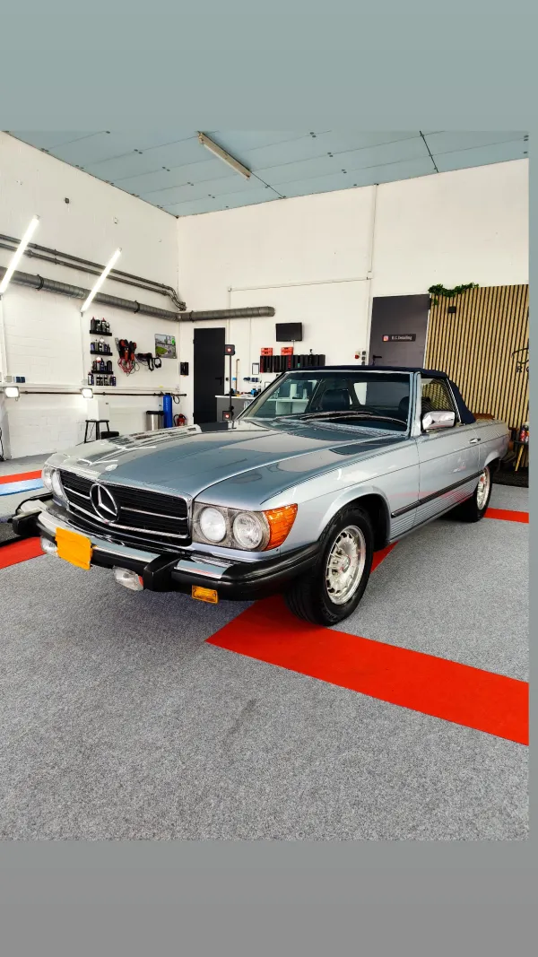 Mercedes 380 SL nach Keramikversiegelung in unserer Werkstatt Tensfeld – tiefer Lackglanz Schleswig-Holstein